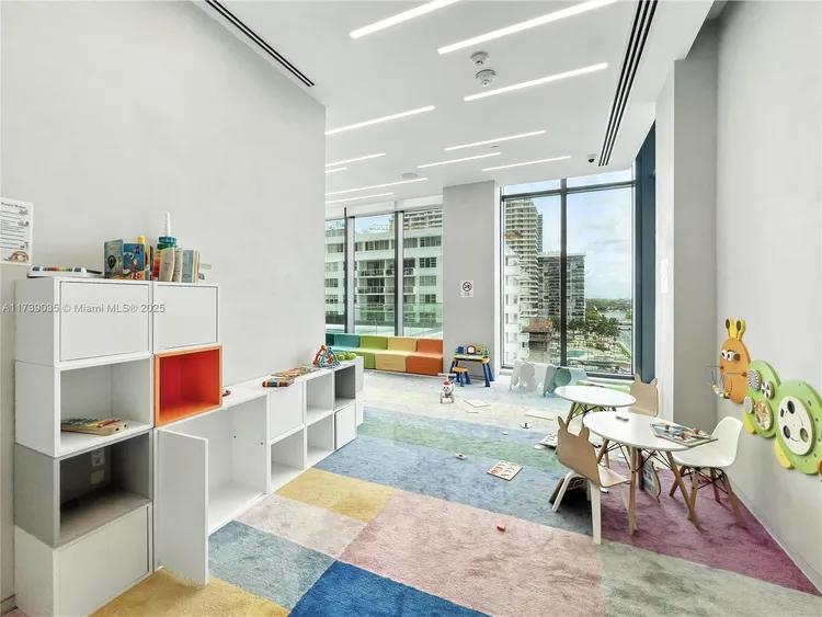 One Paraiso #2004 image #20