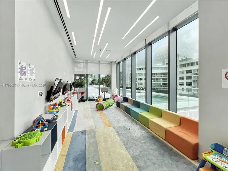 One Paraiso #2004 image #21