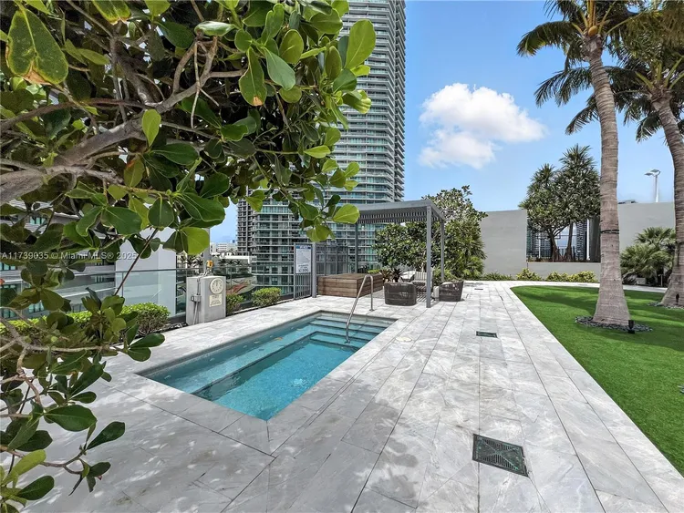 One Paraiso #2004 image #24