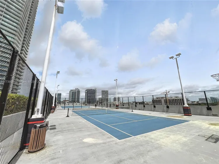 One Paraiso #2004 image #25