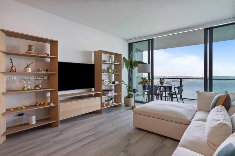 One Paraiso #2004 image #6