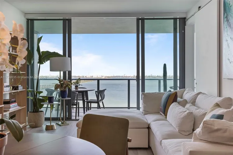 One Paraiso #2004 image #7