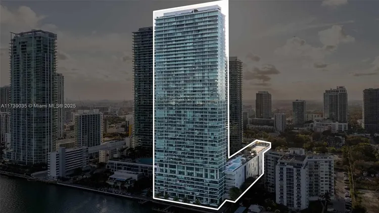 One Paraiso #2004 image #9