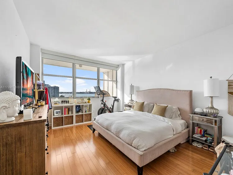 Belle Plaza #910 image #11