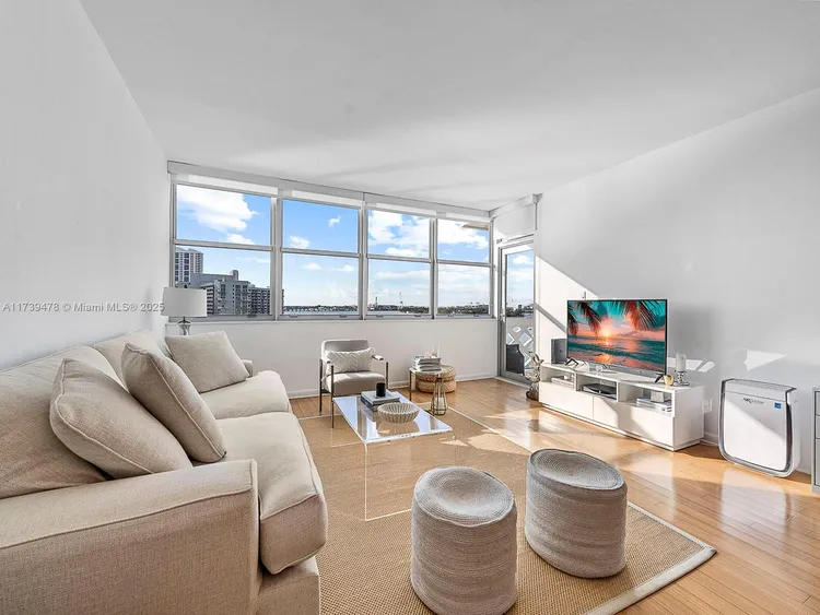 Belle Plaza #910 image #12