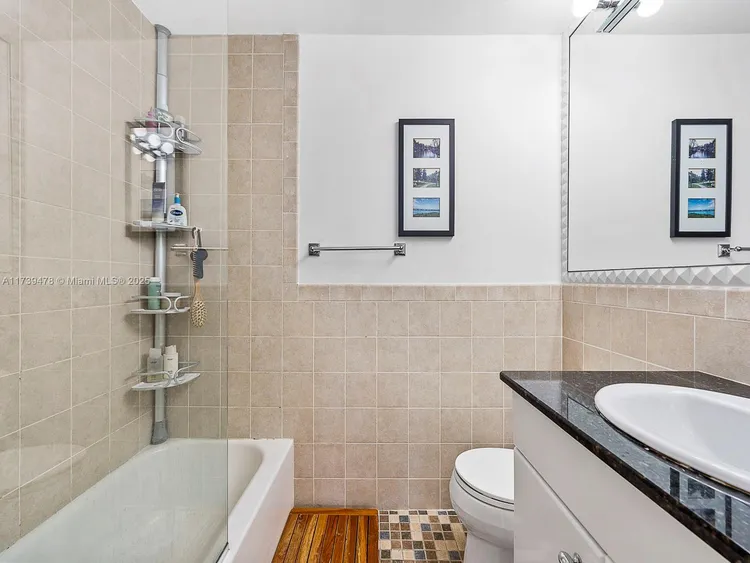 Belle Plaza #910 image #16