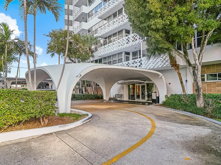 Belle Plaza #910 image #20