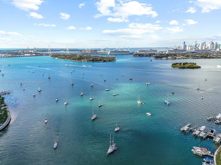 Belle Plaza #910 image #22