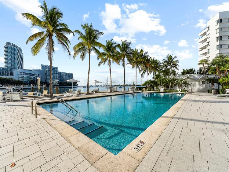 Belle Plaza #910 image #23