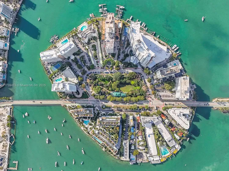 Belle Plaza #910 image #35