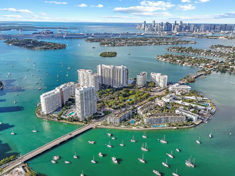 Belle Plaza #910 image #37