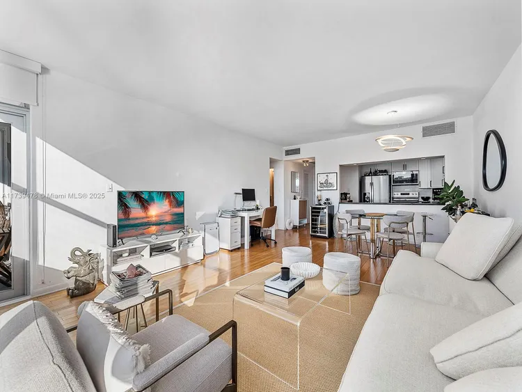 Belle Plaza #910 image #7