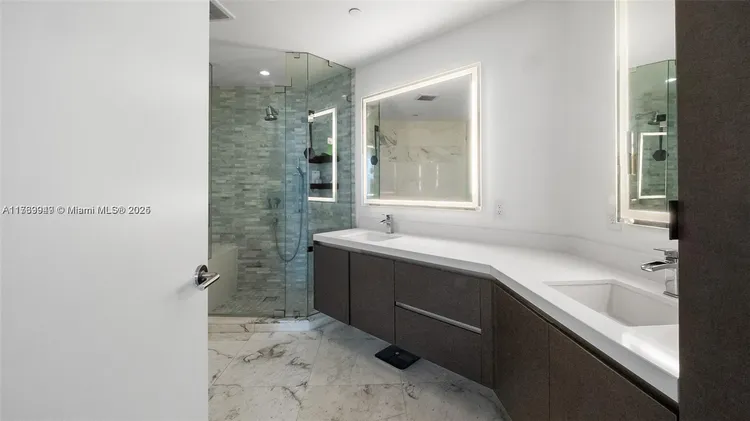 Paramount Miami Worldcenter #3303 image #37