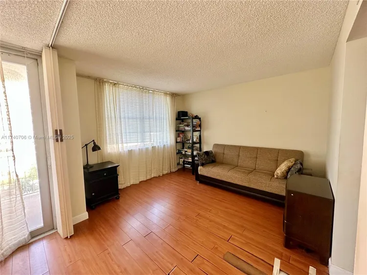 Winston Towers #709 image #9