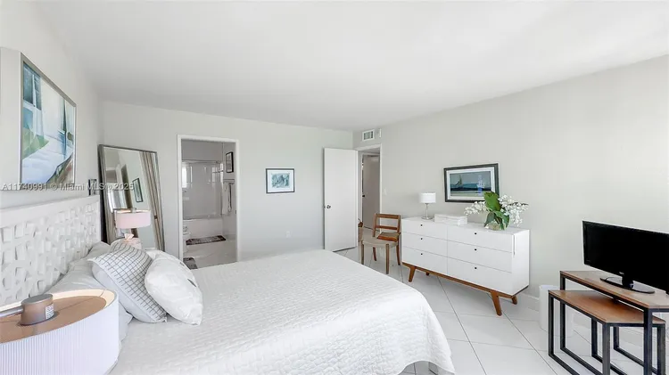 Burleigh House #1736 image #18