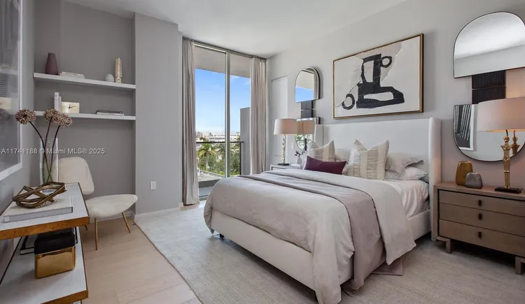 Three Hundred Collins #PH2 image #10