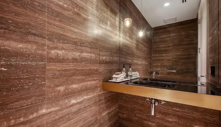 Three Hundred Collins #PH2 image #7