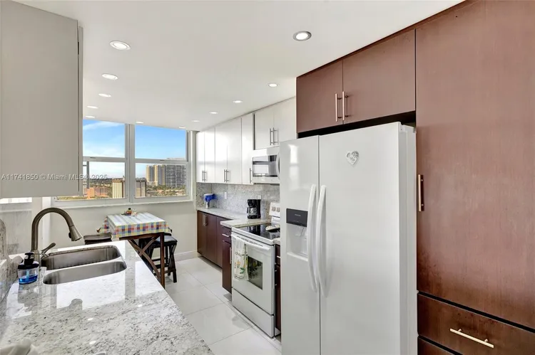 Plaza Towers North #1612 image #45