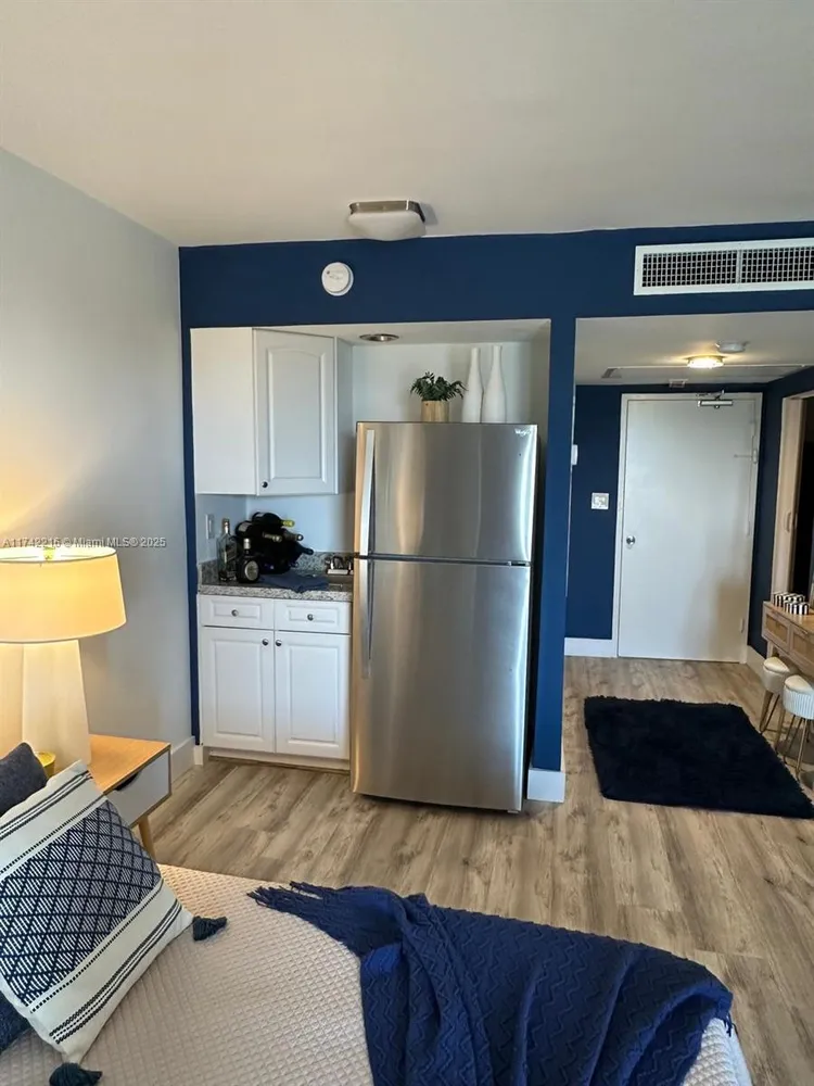 Carriage House #922 image #10