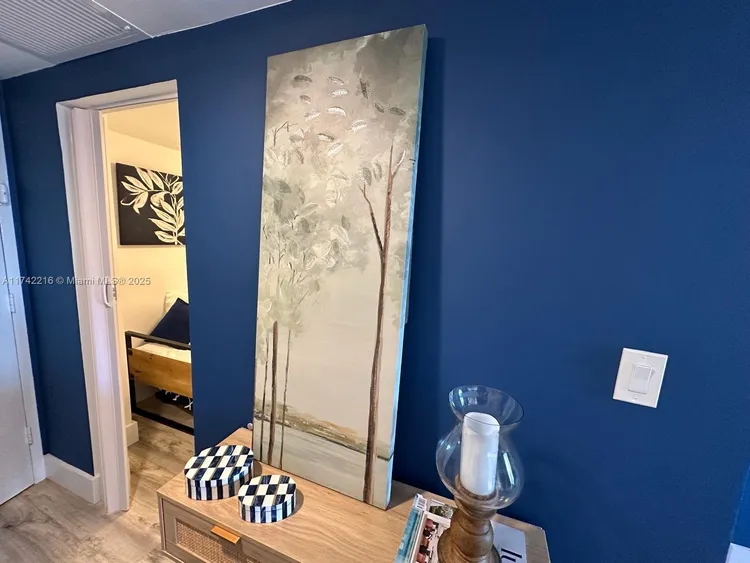 Carriage House #922 image #12