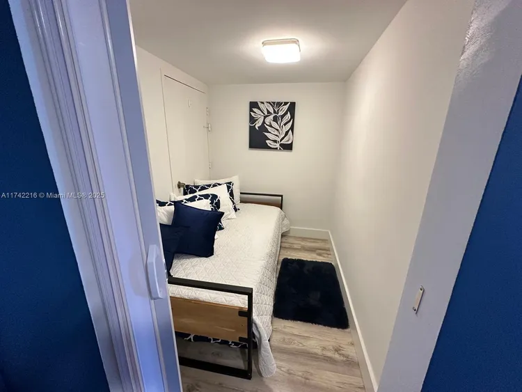 Carriage House #922 image #13