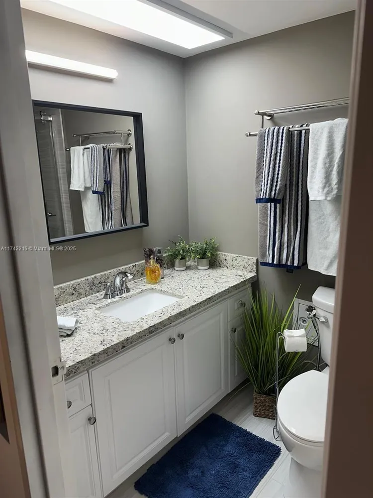 Carriage House #922 image #17