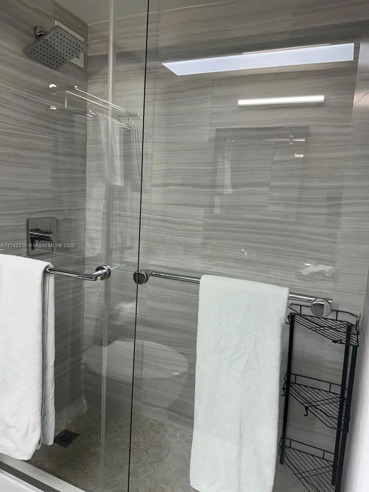 Carriage House #922 image #18