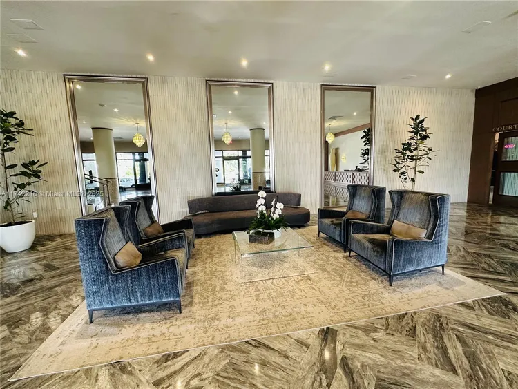 Carriage House #922 image #20