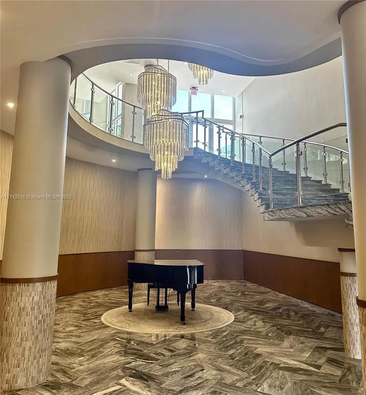 Carriage House #922 image #25