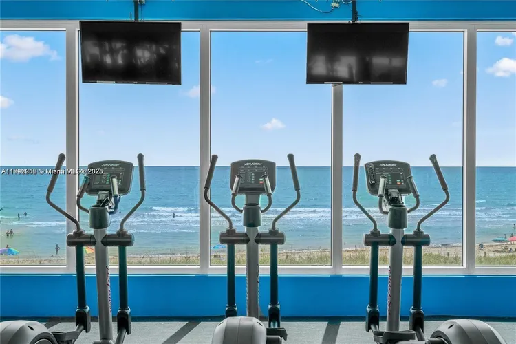 Carriage House #922 image #26