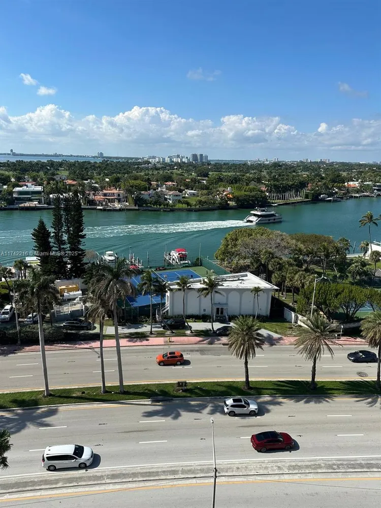 Carriage House #922 image #6