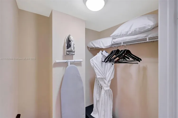 The Mutiny #911 image #12