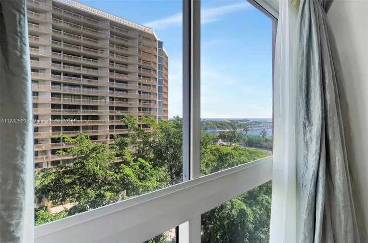 The Mutiny #911 image #8