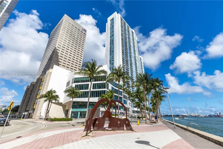 One Miami #1415 image #25