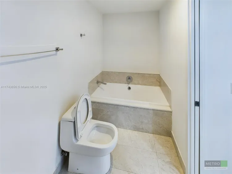 Aria on the Bay #205 image #10