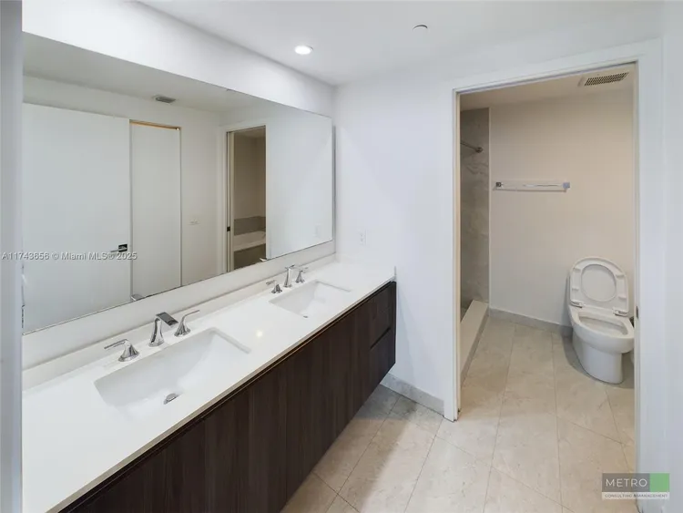 Aria on the Bay #205 image #9