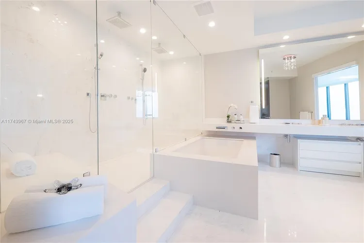 Porsche Design Tower #2705 image #16