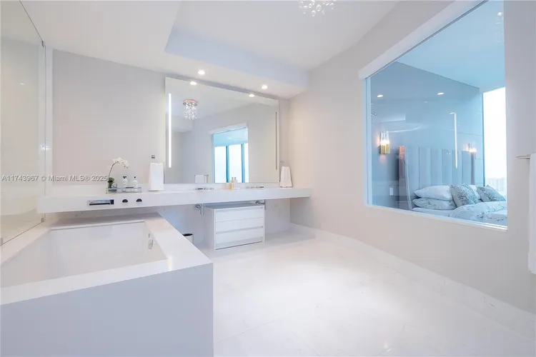 Porsche Design Tower #2705 image #17