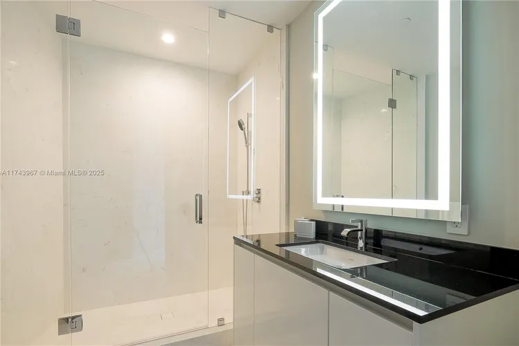 Porsche Design Tower #2705 image #18