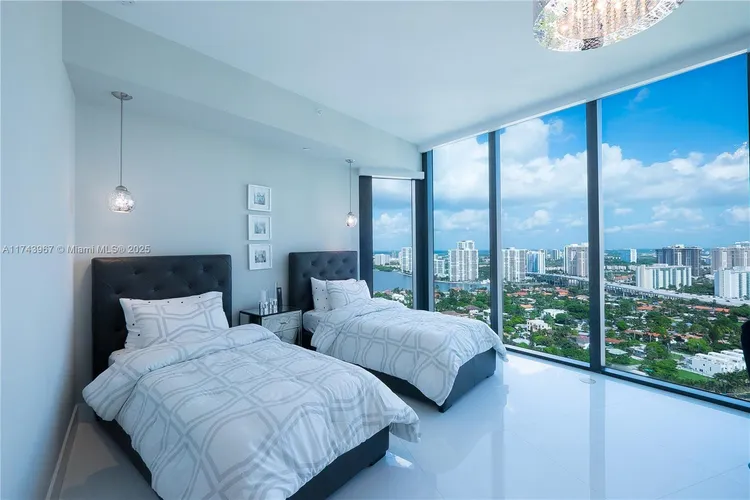 Porsche Design Tower #2705 image #25