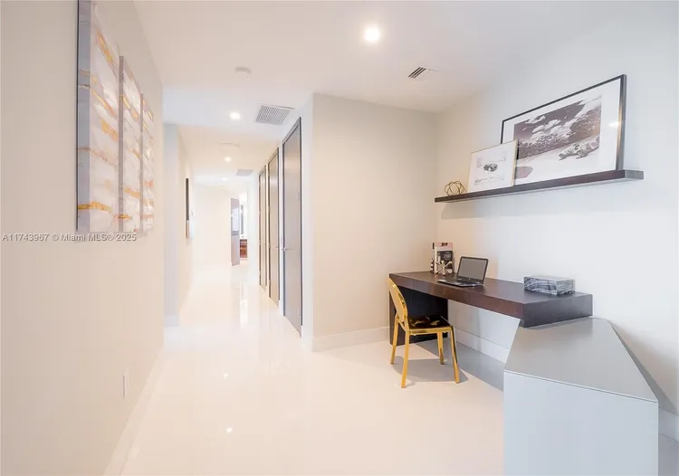 Porsche Design Tower #2705 image #28