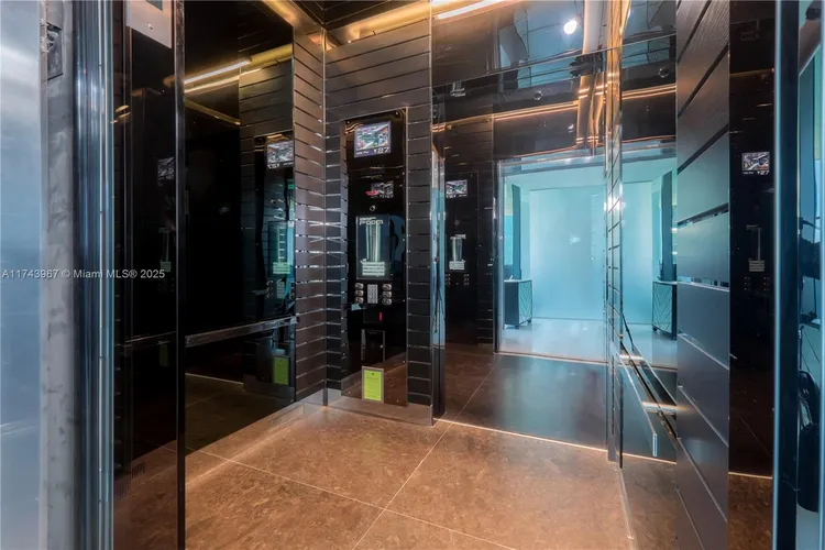 Porsche Design Tower #2705 image #30