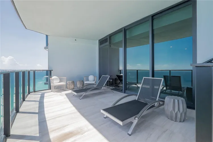 Porsche Design Tower #2705 image #32