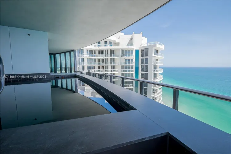 Porsche Design Tower #2705 image #33