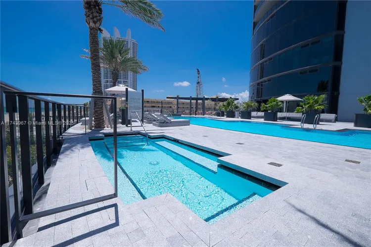 Porsche Design Tower #2705 image #60