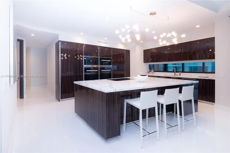 Porsche Design Tower #2705 image #8