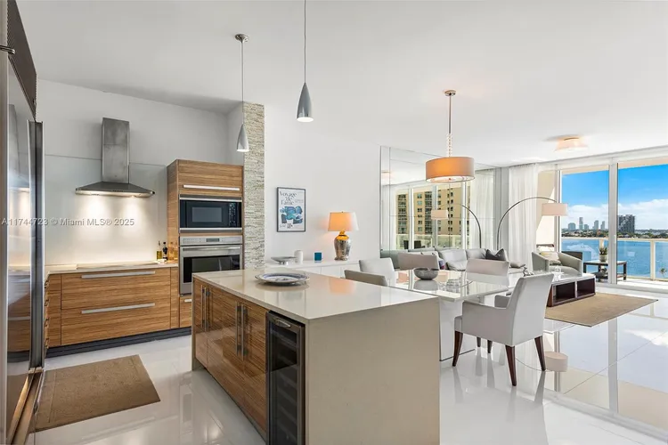 Paramount Bay #903 image #10