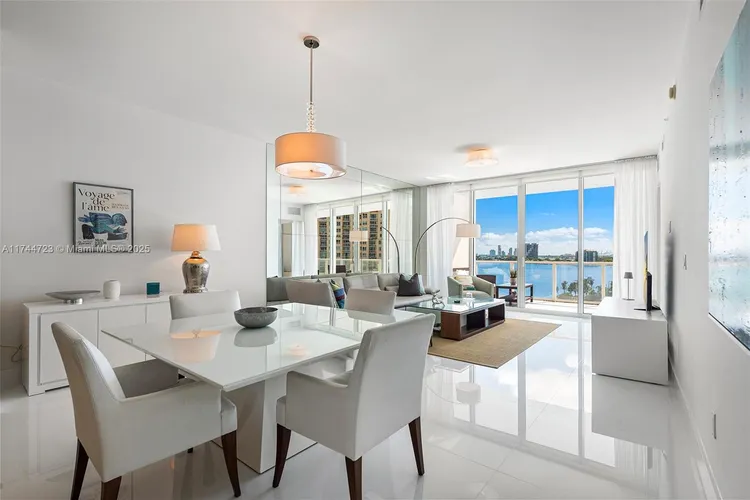 Paramount Bay #903 image #15