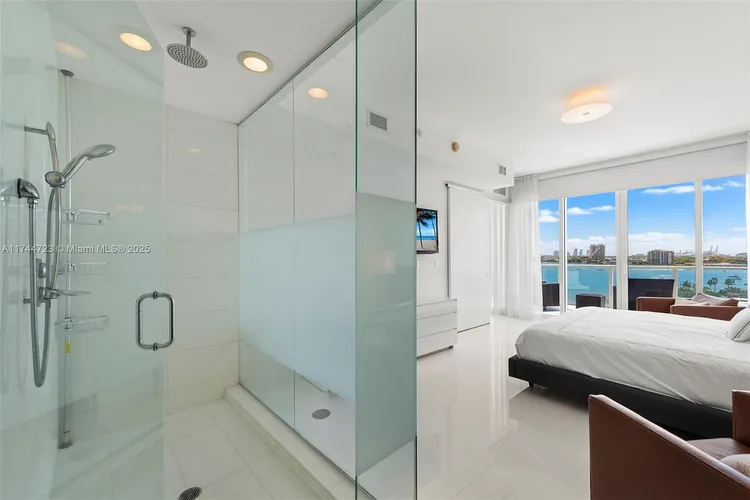 Paramount Bay #903 image #21