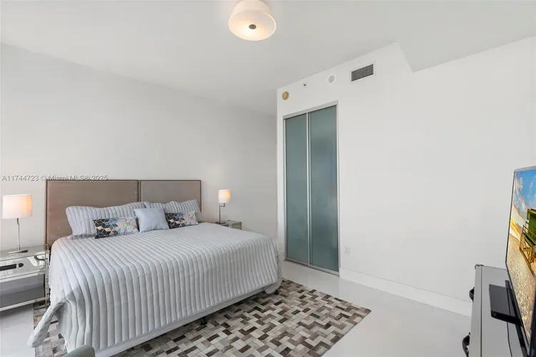 Paramount Bay #903 image #24